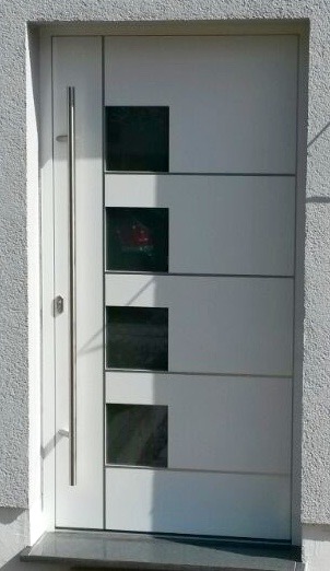 1-flg Eingangstür mit Flügelüberdeckung, flächenbündigen Edelstahlliesenen & 4 Glasfeldern